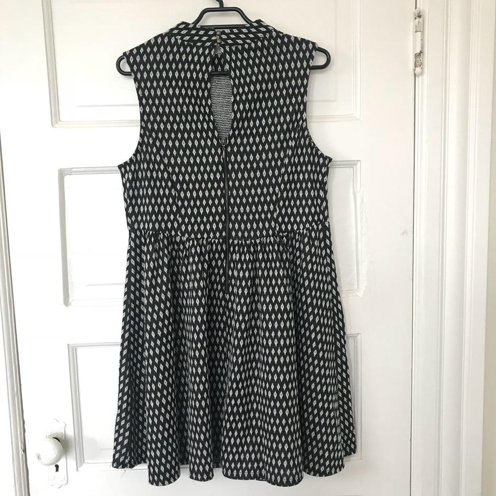 Xhilaration Skater Dress Black And White Size M - Picture 2 of 8